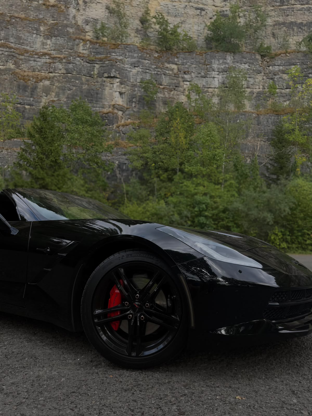 Corvette C7 Felge mit roten Bremssätteln